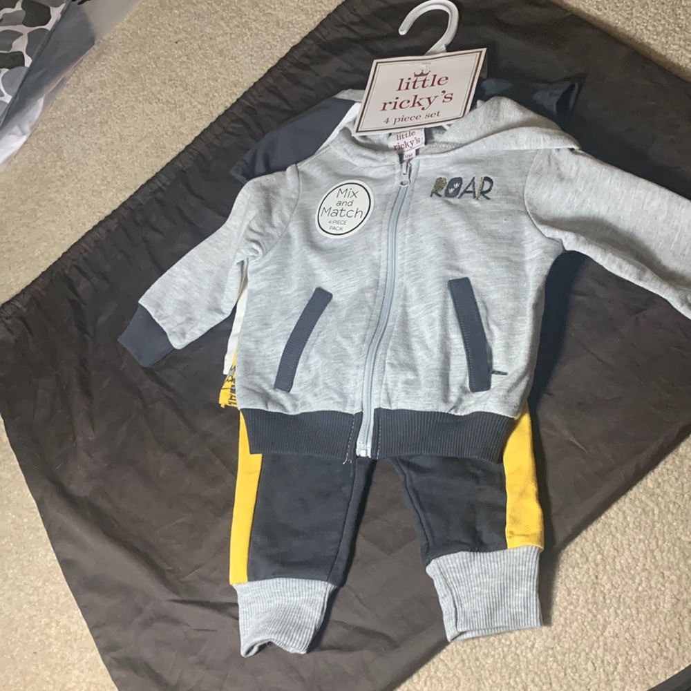 Boys 4piece outfit. 12months. NWT